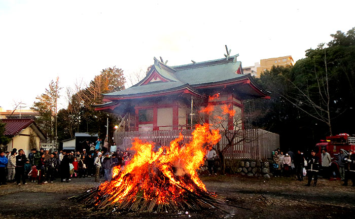 諏訪神社のどんど焼き