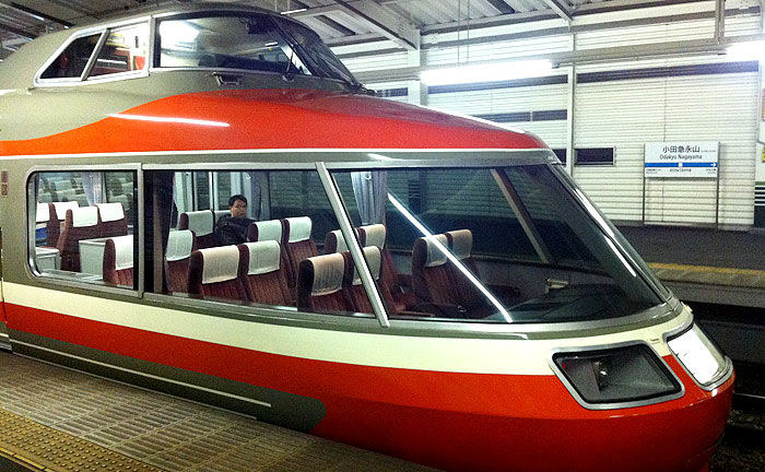 多摩ニュータウンにやってきたロマンスカー