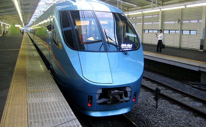 多摩ニュータウンにやってきたロマンスカー