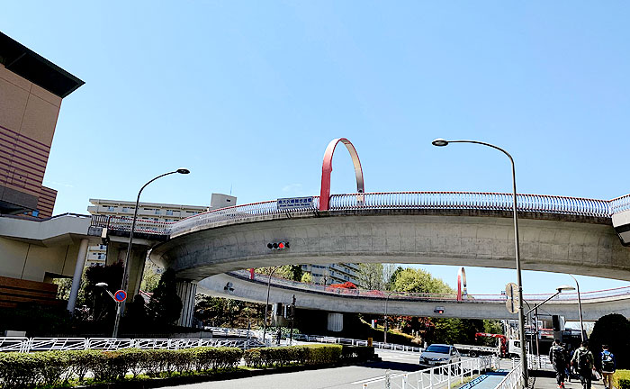 南大沢輪舞歩道橋