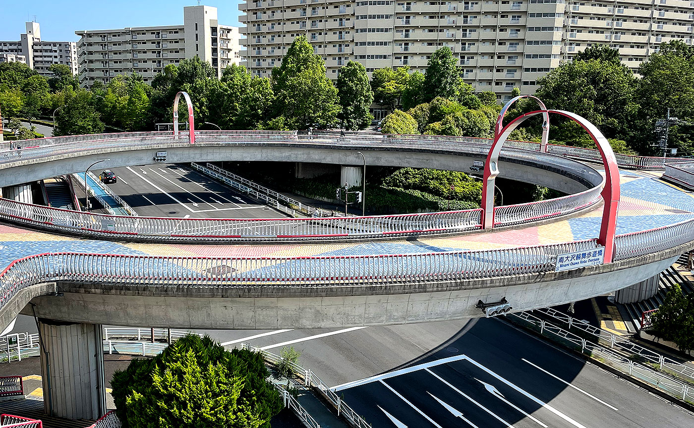 南大沢輪舞歩道橋