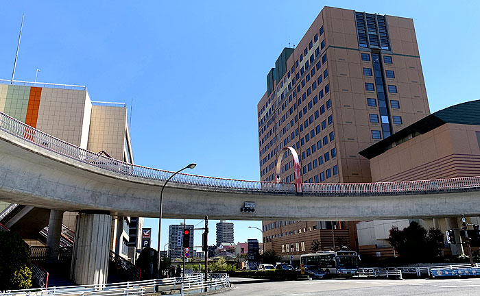 南大沢輪舞歩道橋