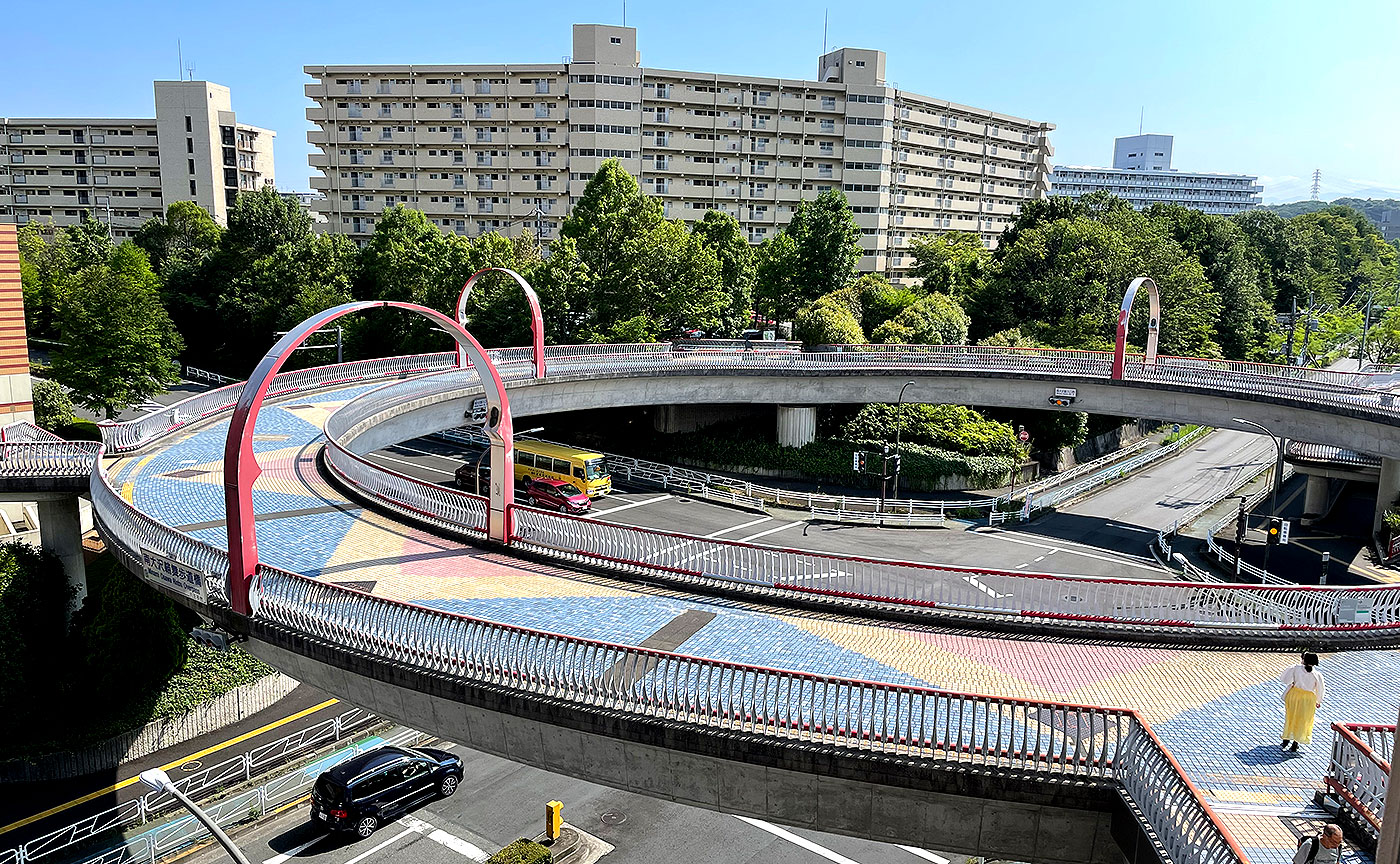 南大沢輪舞歩道橋