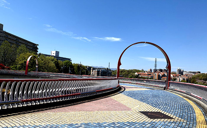 南大沢輪舞歩道橋