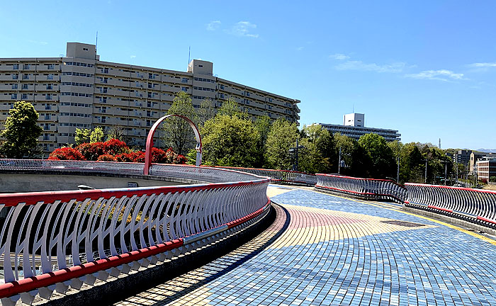南大沢輪舞歩道橋