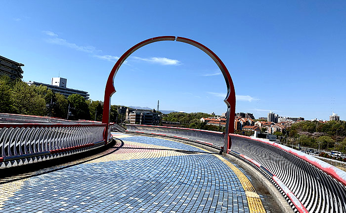 南大沢輪舞歩道橋