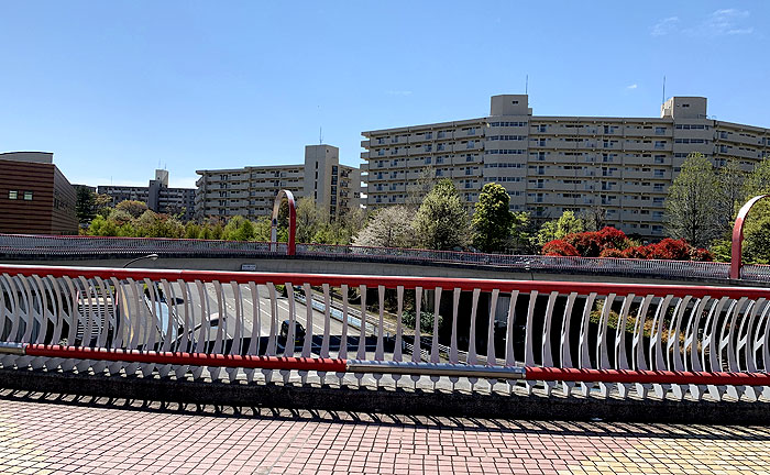 南大沢輪舞歩道橋
