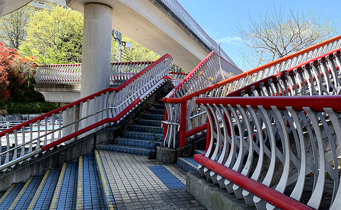 南大沢輪舞歩道橋