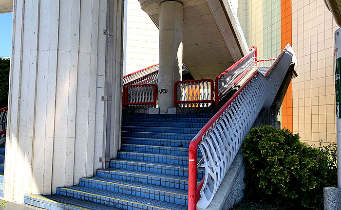 南大沢輪舞歩道橋