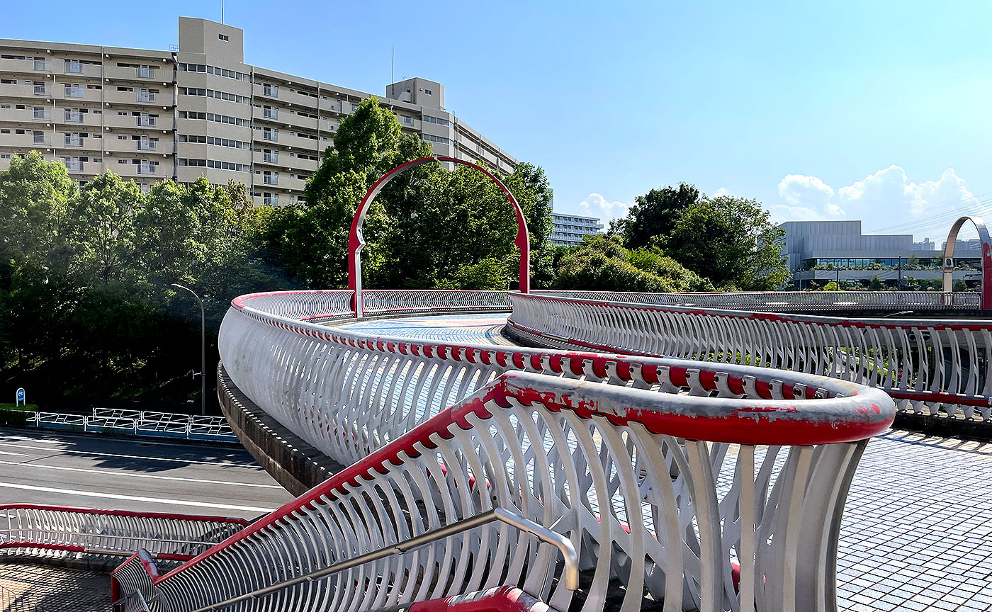 南大沢輪舞歩道橋
