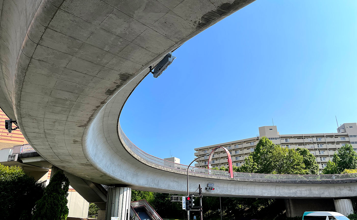 南大沢輪舞歩道橋