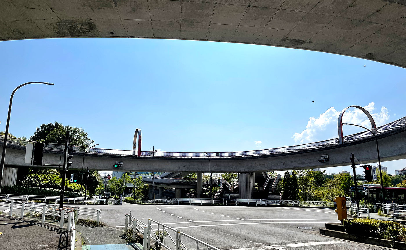 南大沢輪舞歩道橋
